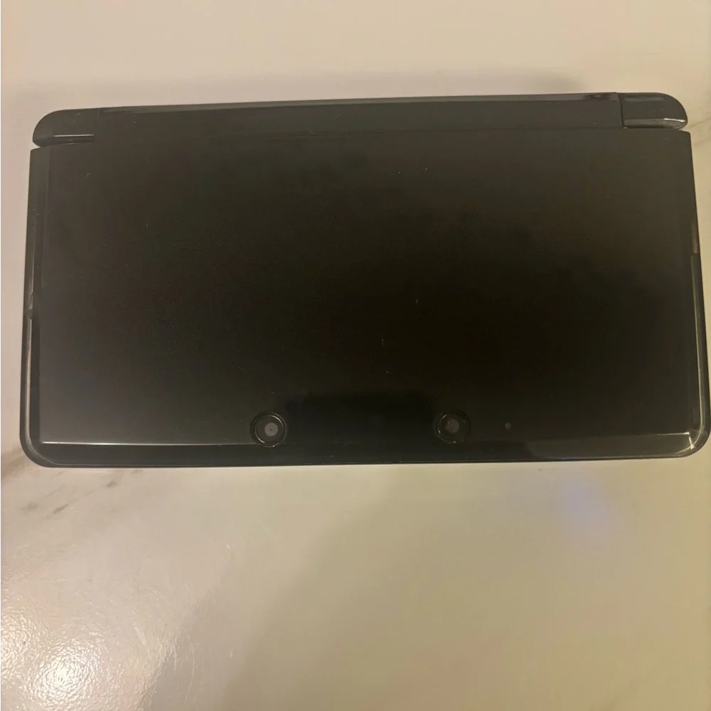Nintendo 3DS in Black with Stylus and Charger